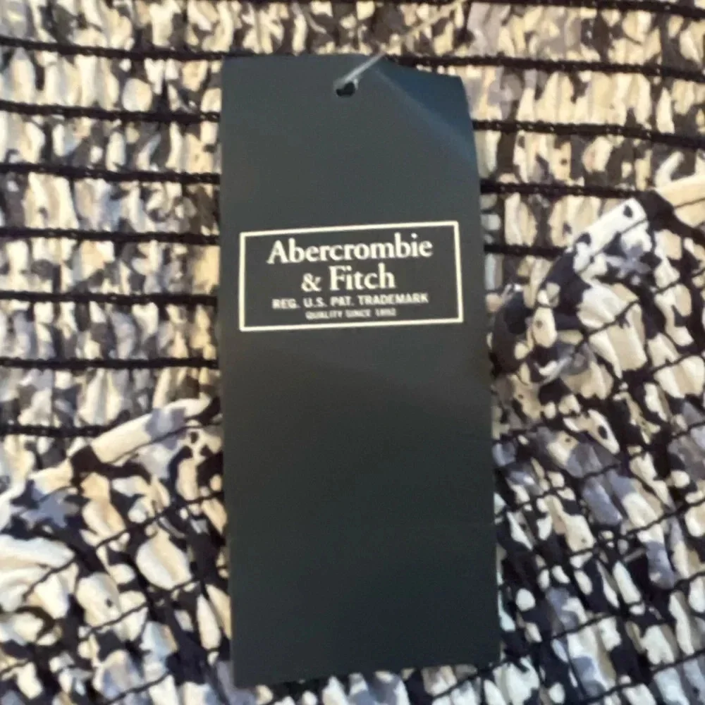Abercrombie&Fitch Top Womens Medium Floral Smocked Cropped Puff Whimsical Fairy - Picture 10 of 11
